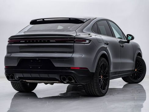 Used 2025 Porsche Cayenne Coupe image 12