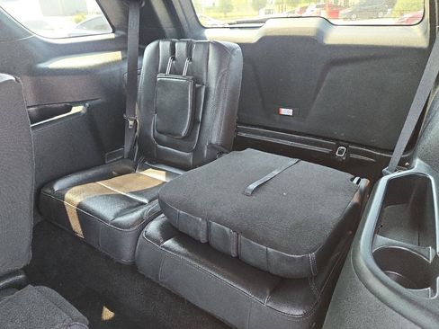 Used 2019 Ford Explorer XLT w/ Equipment Group 202A FWD image 14