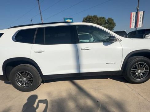 Certified 2025 GMC Acadia Elevation FWD image 9