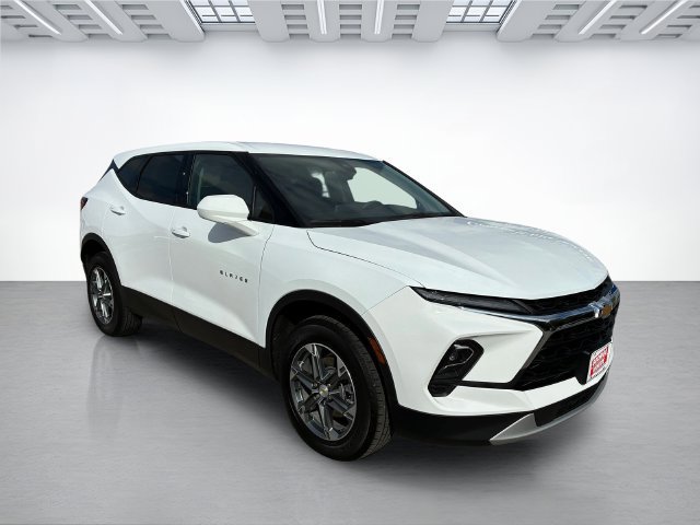 Used 2025 Chevrolet Blazer LT AWD/4WD image 2