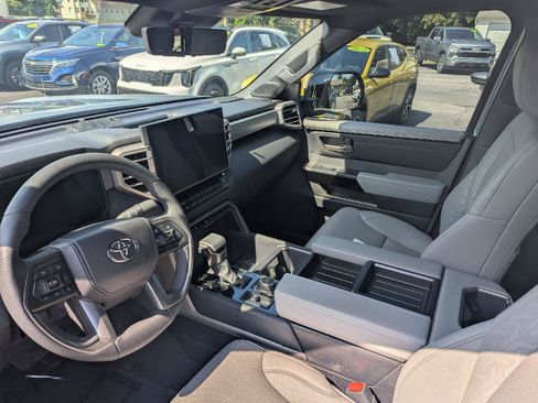 Used 2025 Toyota Tundra Limited AWD/4WD image 13