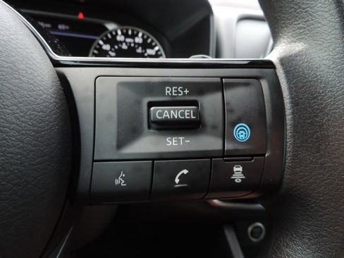 Used 2023 Nissan Rogue SV image 27