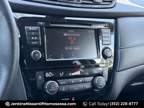 Certified 2019 Nissan Rogue SV image 34