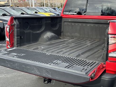 Used 2024 Nissan Titan PRO-4X w/ Off Road Protection Package image 18