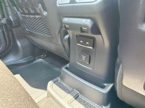 Used 2021 Jeep Wrangler Unlimited Rubicon 4xe w/ Cold Weather Group AWD/4WD image 32