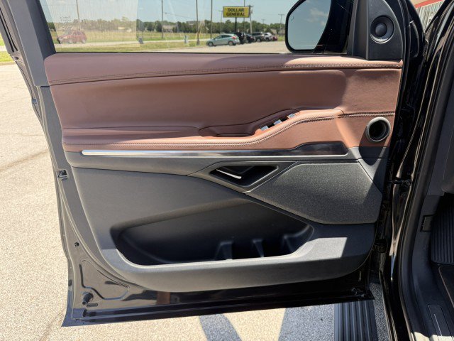 Used 2025 Lincoln Navigator Reserve AWD/4WD image 27
