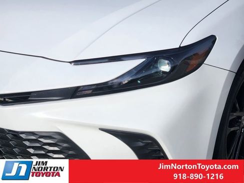 Used 2025 Toyota Camry SE image 11