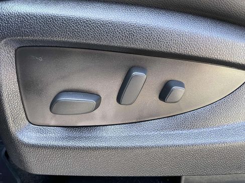 Used 2016 Chevrolet Suburban LT RWD image 18