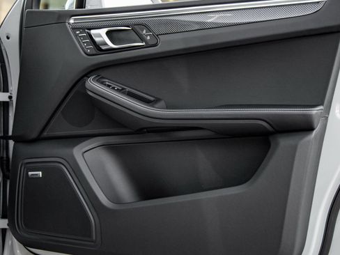 New 2026 Porsche Macan GTS image 39