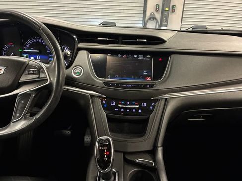 Used 2019 Cadillac XT5 Premium Luxury FWD image 18
