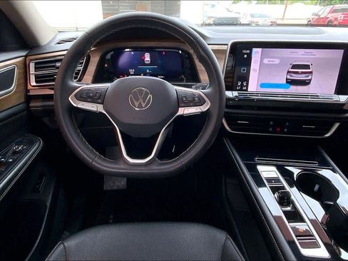Used 2024 Volkswagen Atlas SE FWD image 6