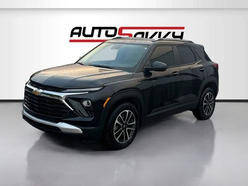 Used 2025 Chevrolet TrailBlazer LT w/ Driver Confidence Package FWD image 3