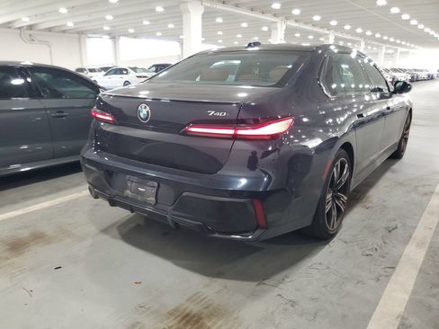 Used 2023 BMW 740i w/ Parking Assistance Package RWD image 3