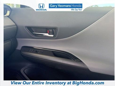 Used 2021 Toyota Venza LE image 8