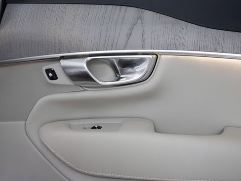 New 2025 Volvo XC90 T8 Plus w/ Protection Package Premier image 33