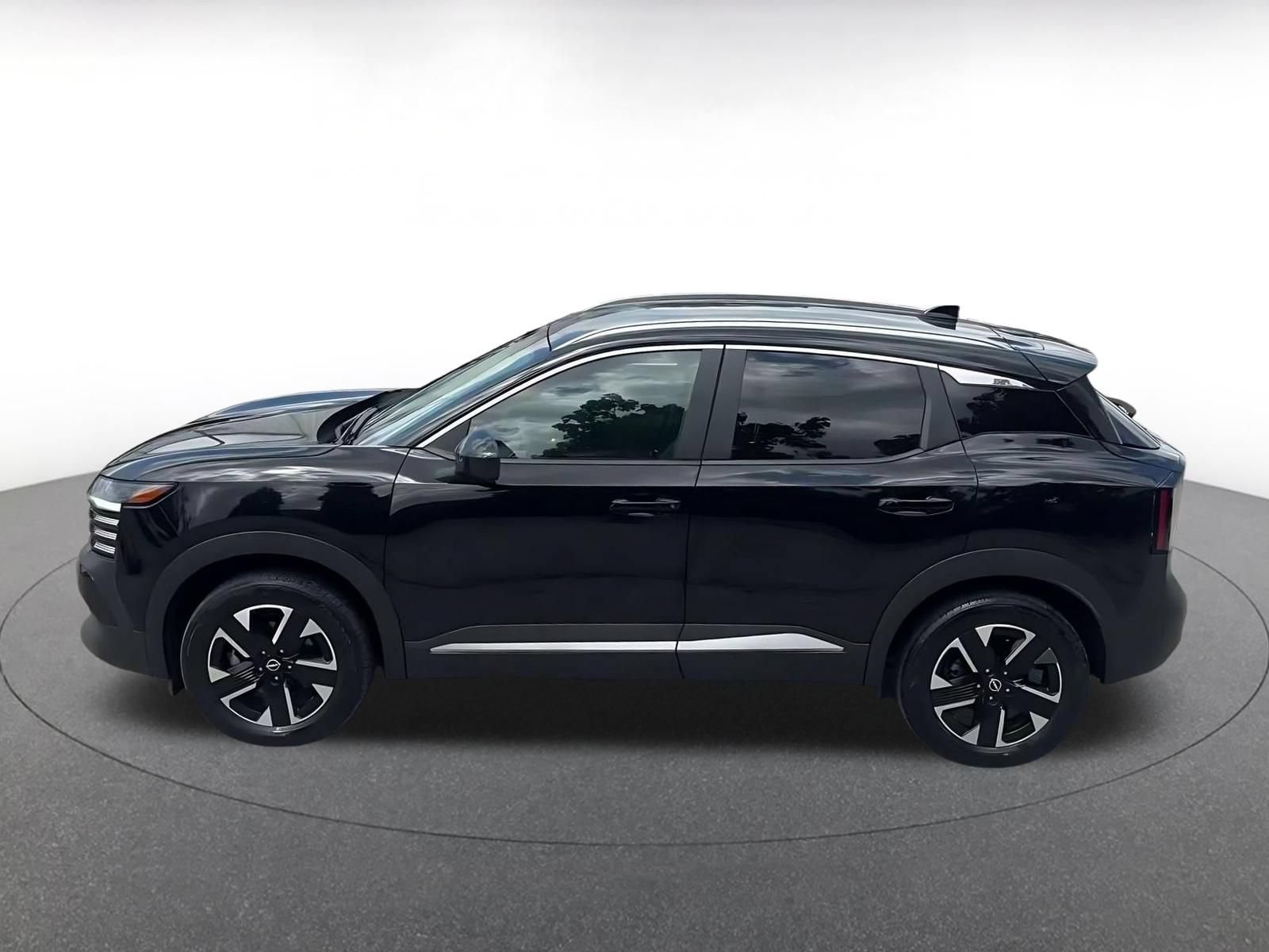 Used 2026 Nissan Kicks SV w/ Cold Weather Package AWD/4WD image 8