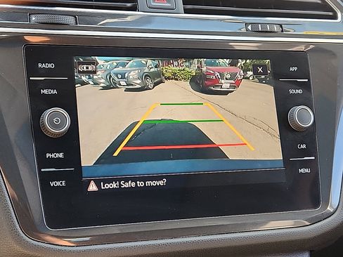 Used 2022 Volkswagen Tiguan SE image 18