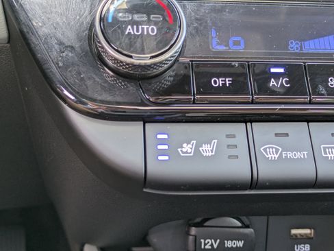 Used 2025 Hyundai Elantra Limited image 29