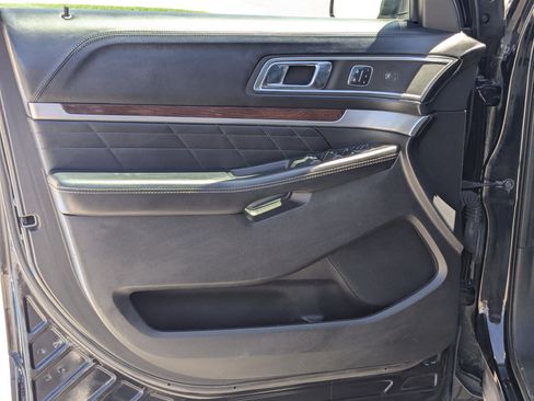 Used 2017 Ford Explorer Platinum AWD/4WD image 14