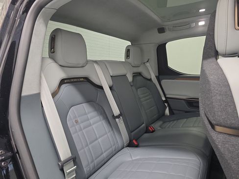 Used 2025 Rivian R1T Premium AWD/4WD image 22