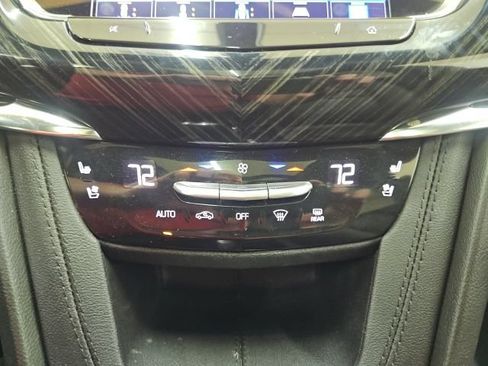 Used 2023 Cadillac XT6 Premium Luxury w/ Technology Package AWD/4WD image 13