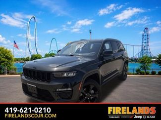 Used 2023 Jeep Grand Cherokee Limited w/ Black Appearance Package AWD/4WD video 1
