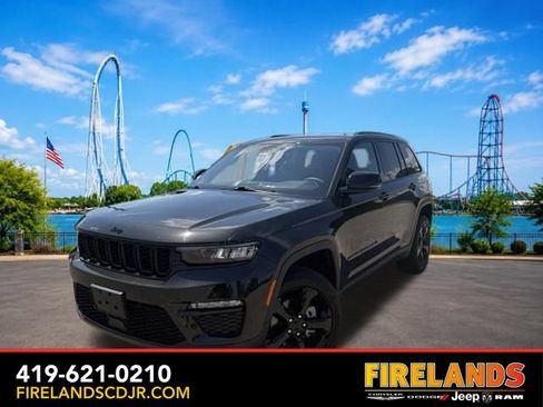 Used 2023 Jeep Grand Cherokee Limited w/ Black Appearance Package AWD/4WD image 1