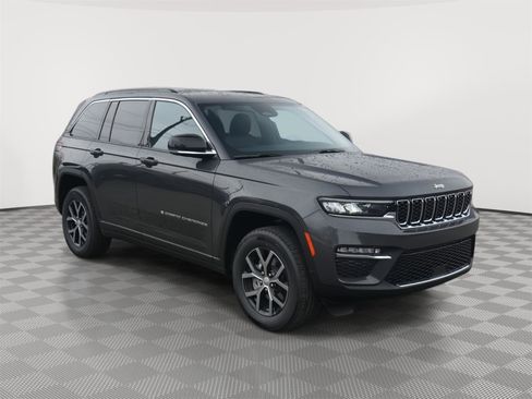 New 2025 Jeep Grand Cherokee Limited w/ Trailer Tow Package image 2