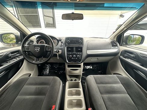 Used 2016 Dodge Grand Caravan SE w/ Quick Order Package 29E SE FWD image 4