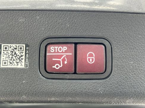 Used 2023 Mercedes-Benz GLC 300 4MATIC image 32