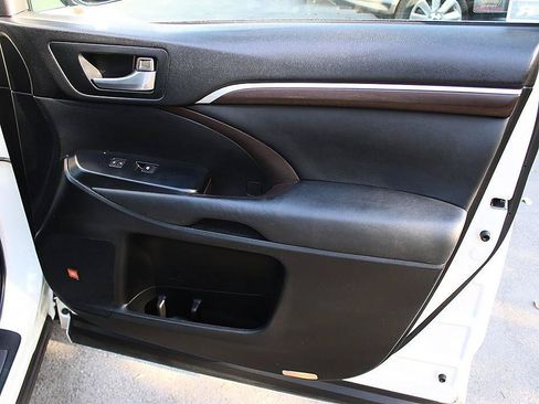 Used 2015 Toyota Highlander Limited AWD/4WD image 23