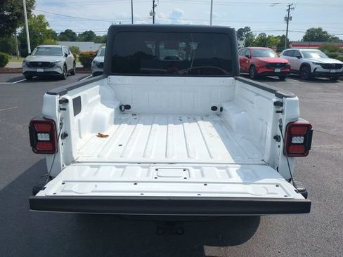 Used 2026 Jeep Gladiator Rubicon AWD/4WD image 13