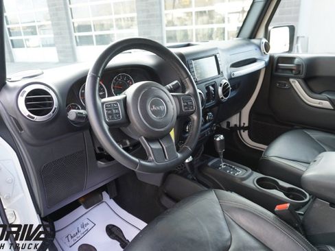 Used 2015 Jeep Wrangler Unlimited Sahara w/ Connectivity Group image 18