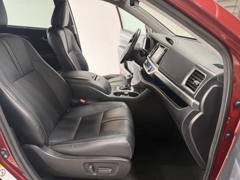 Used 2018 Toyota Highlander SE image 20