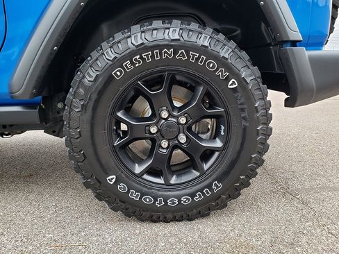 Used 2022 Jeep Wrangler Willys image 12