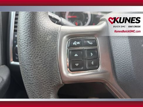 Used 2022 RAM 1500 Classic SLT AWD/4WD image 16