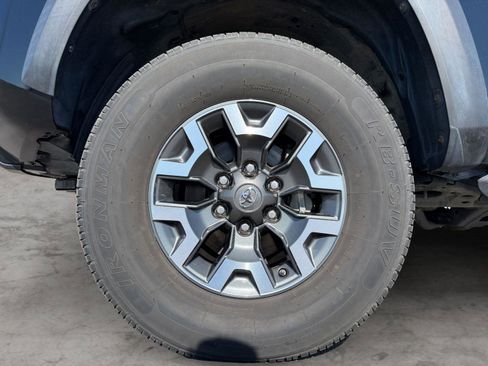 Used 2019 Toyota Tacoma TRD Off-Road AWD/4WD image 8