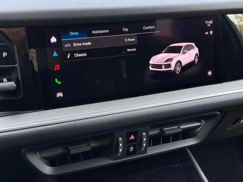 Certified 2024 Porsche Cayenne image 21