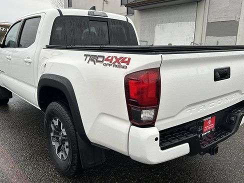 Certified 2019 Toyota Tacoma TRD Off-Road image 7