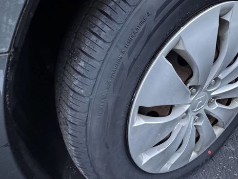 Used 2011 Honda Accord LX image 12