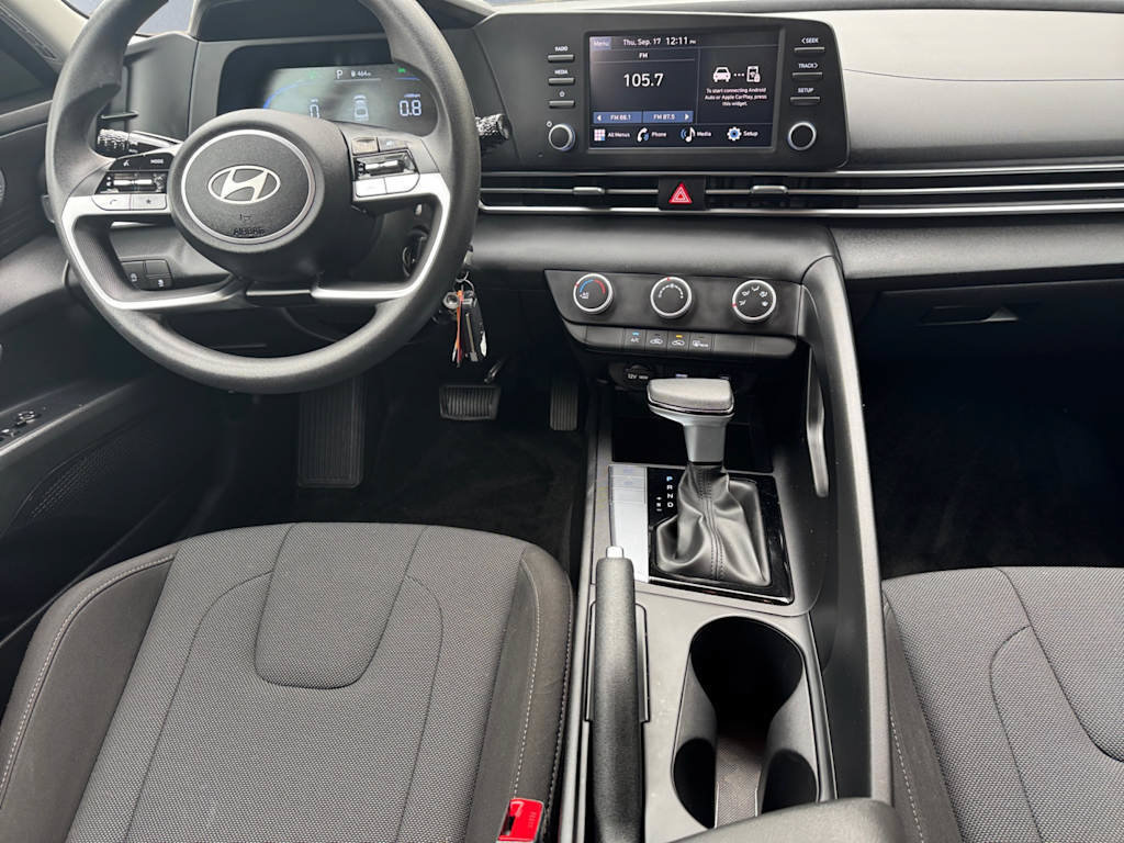 Used 2025 Hyundai Elantra SE FWD image 7
