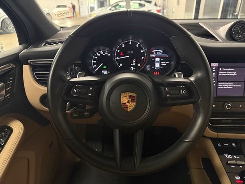 Used 2024 Porsche Macan AWD/4WD image 11