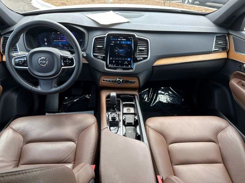Certified 2024 Volvo XC90 T8 Plus w/ Protection Package Premier image 14