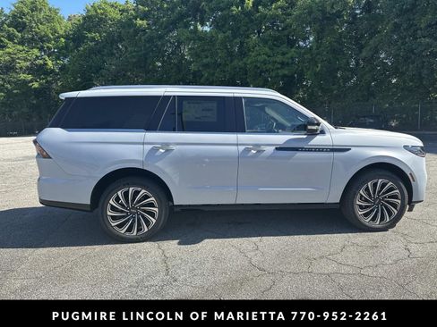 New 2026 Lincoln Navigator Black Label AWD/4WD image 8