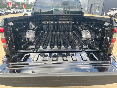 Certified 2025 Nissan Frontier PRO-4X AWD/4WD image 28