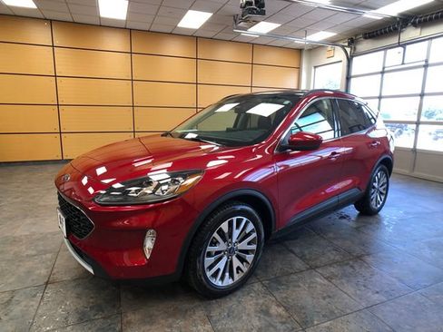 Certified 2022 Ford Escape Titanium AWD/4WD image 3