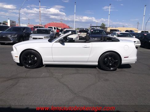 Used 2014 Ford Mustang Convertible RWD image 2