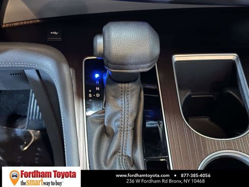 Used 2024 Toyota Sienna LE FWD image 27