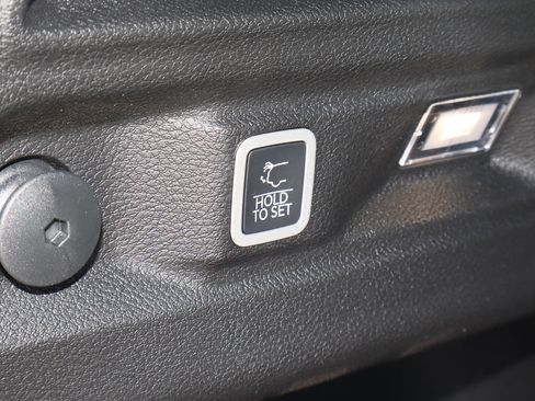 New 2025 Jeep Grand Cherokee L Altitude image 18