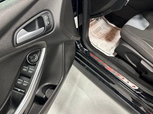 Used 2018 Ford Focus ST FWD image 9